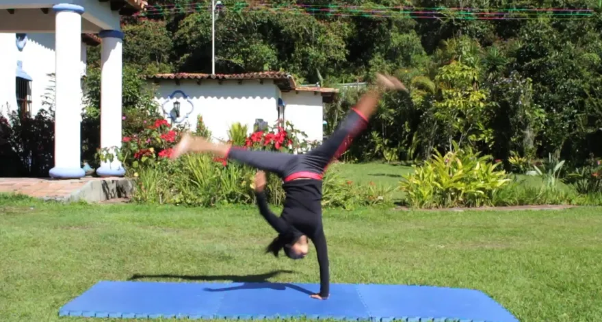 Aerial Cartwheel Nasıl Yapılır