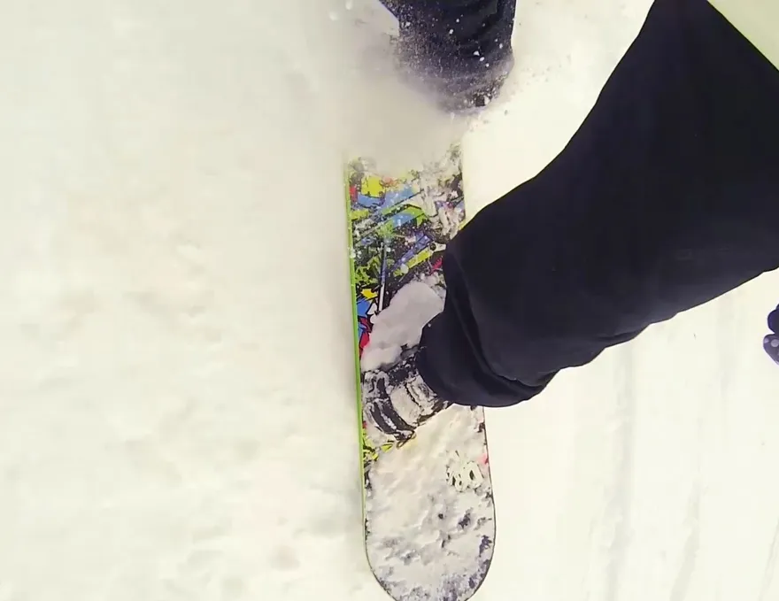 Snowboard'a Bağlama Nasıl Takılır