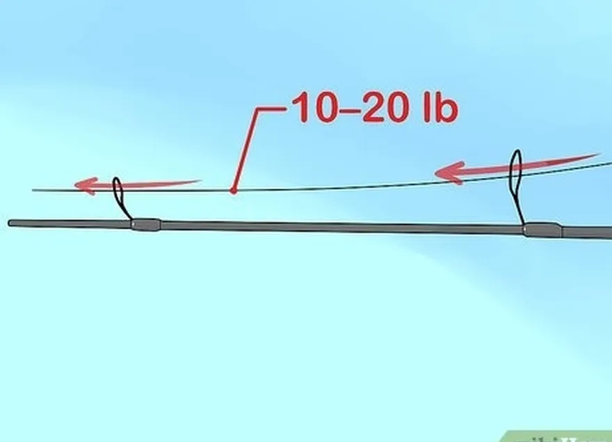 adım 2 10-20 lb (4,5-9,1 kg) örgülü misinayı oltanızın deliklerinden geçirin.