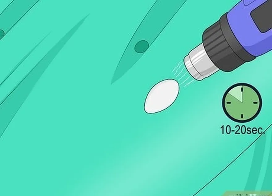 adım 4 plastiği hasarın üzerine yerleştirin ve 10-20 saniye ısıtmaya devam edin.