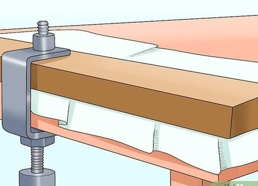 adım 1 sopanızı düz kenarı yukarı bakacak şekilde sıkıştırın.