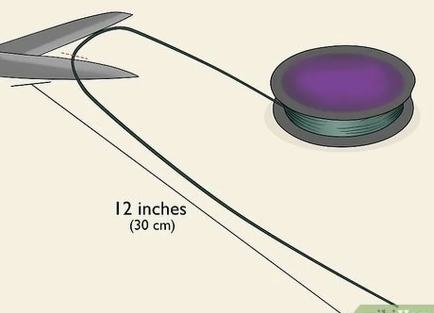 adım 2 yaklaşık 12 inç (30 cm) uzunluğunda bir misina uzunluğu kesin.